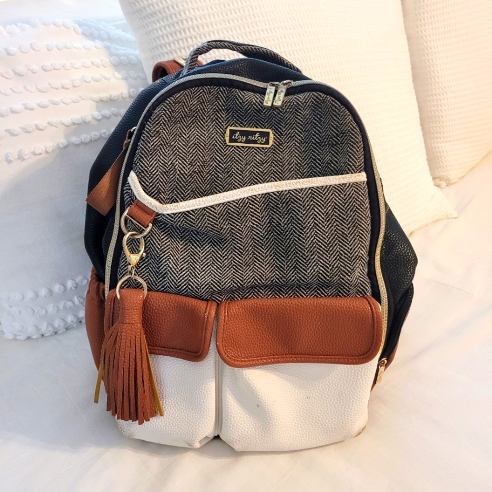 Itzy Ritzy BOSS BACKPACK™ DIAPER BAG Cookies and Cream